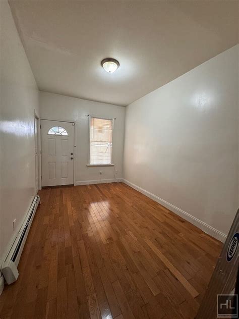 Rental Listings in Van Nest New York .